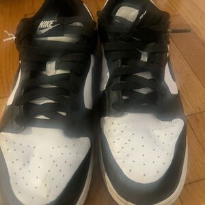 Nike Men's Panda Dunks low Black and White  Sneakers size 9.5